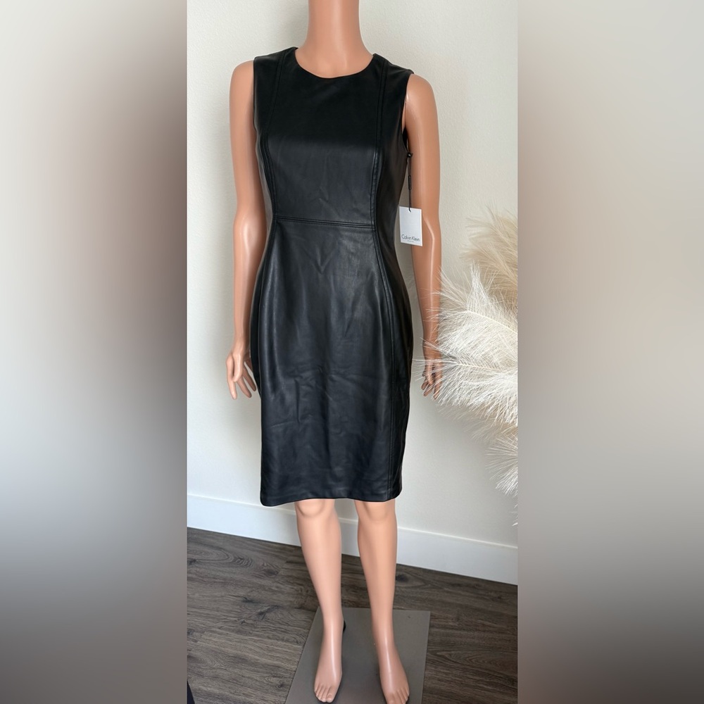 Calvin Klein Women’s Sleeveless Crew Neck Solid Sheath Dress